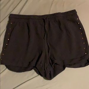 Adorable shorts with stud detail